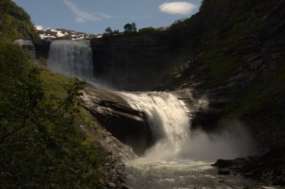 foto: Michele Ramazza: Eksingefossen, Sam Sutton durante un momento di luce surreale